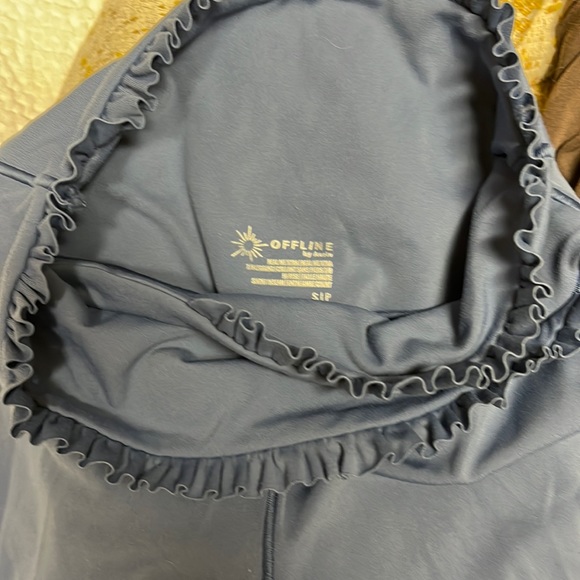 Aerie bundle only worn once or twice small stains as shown in pictures - Picture 5 of 10